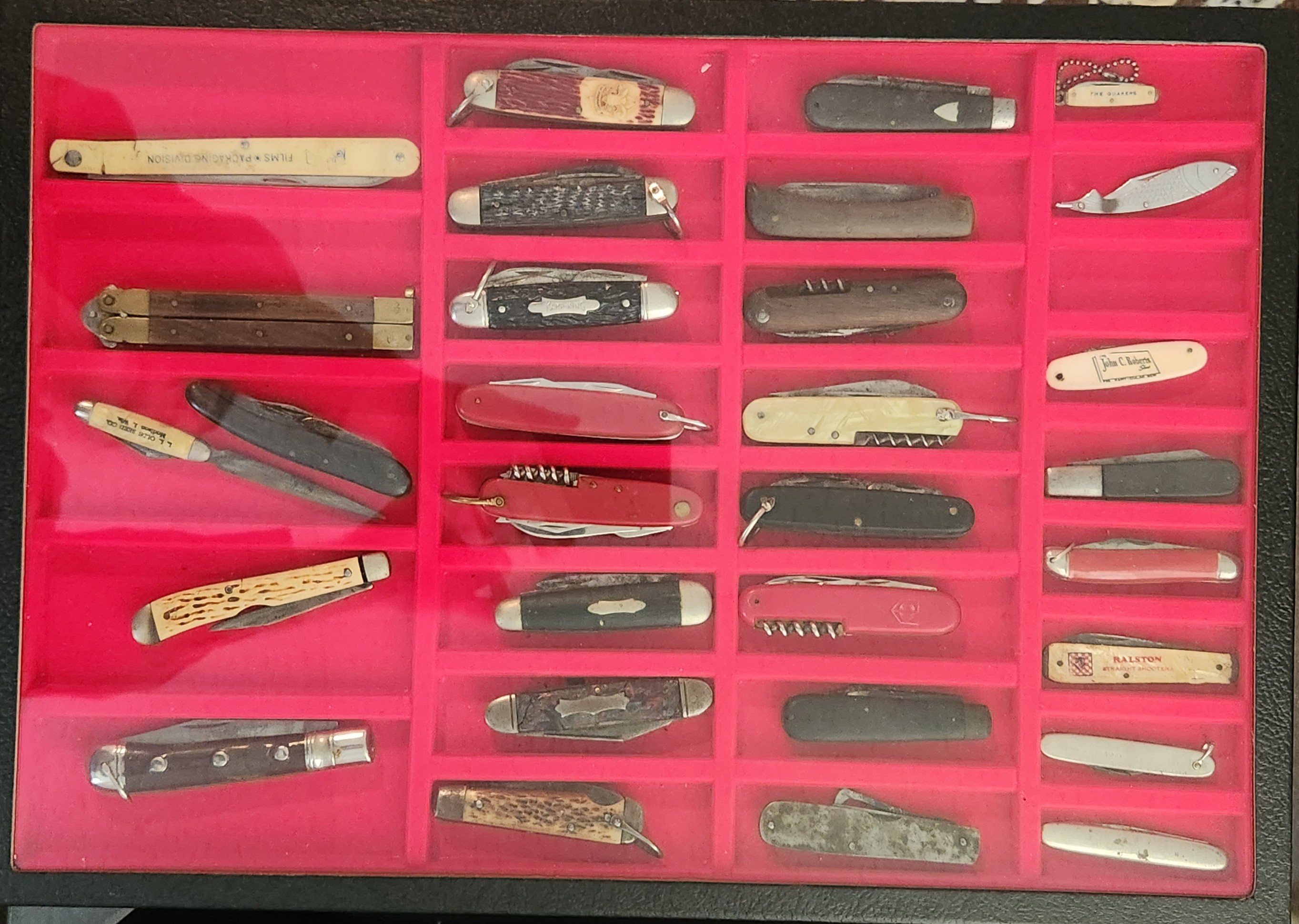 Item: Large Vintage & Antique Pocket Knife Collection